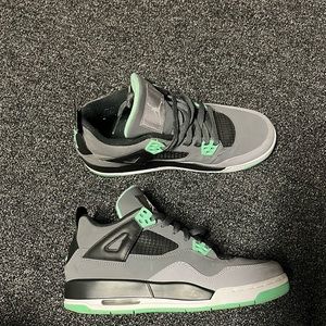 Jordan 4s retro woman’s size 7/boys 7. super cute only worn a few times. :)
